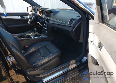 2012 Mercedes-Benz C 250 Luxury/Sport z USA, uszkodzony, nr VIN WDDGF4HB6CR202356